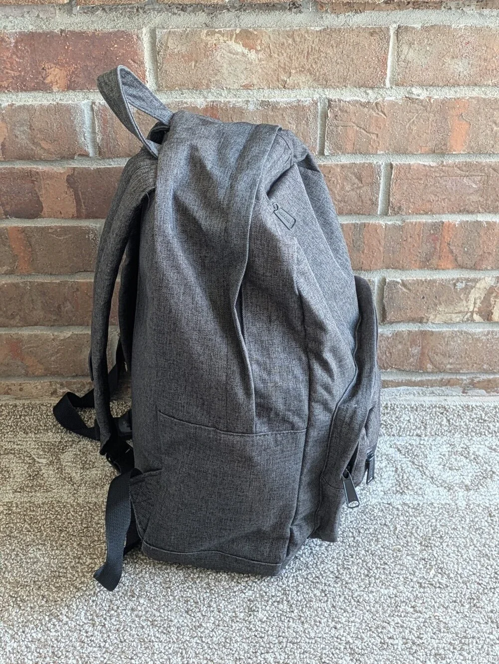 Herschel Pop Quiz Backpack Black Raven Crosshatch Gray Textured Fabric